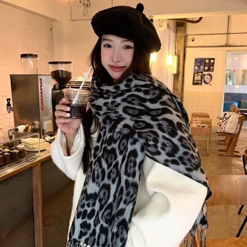 2025년 신상 레트로 실크 레오파드 패턴 스카프 가볍 - Mens Accessories Style 리뷰 및 가격